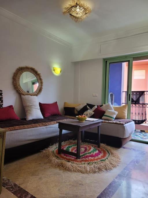 In Der Beruehmten Ysl Street Seulement A 1 Personne Ou Couple Marie Ou Touristes Etrangers Apartamento
