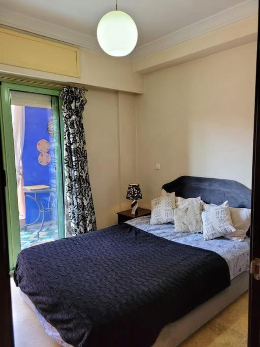 Appartement In Der Beruehmten Ysl Street Seulement A 1 Personne Ou Couple Marie Ou Touristes Etrangers *