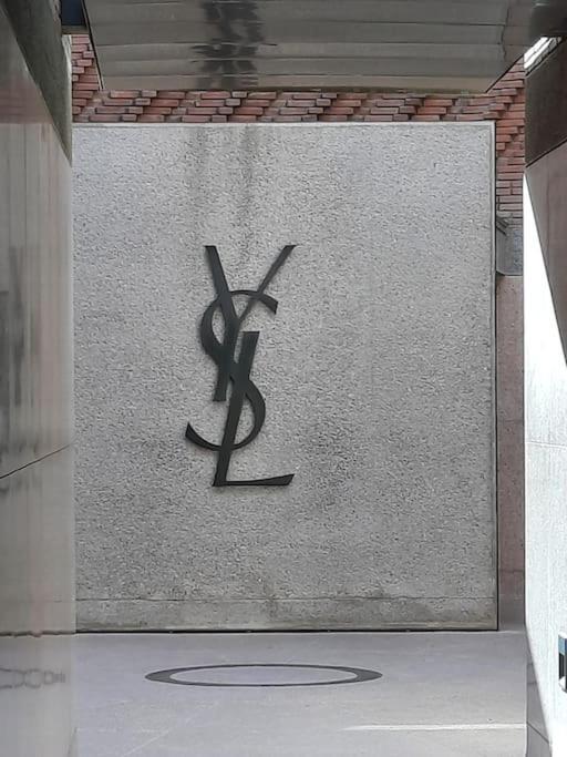 In Der Beruehmten Ysl Street Seulement A 1 Personne Ou Couple Marie Ou Touristes Etrangers Appartement