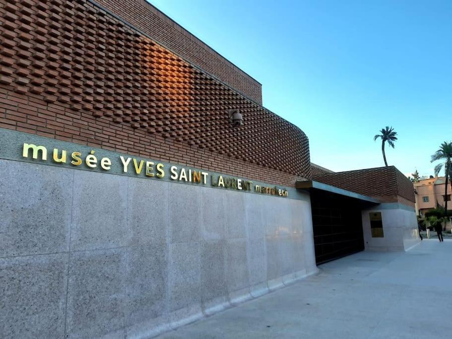 Appartement In Der Beruehmten Ysl Street Seulement A 1 Personne Ou Couple Marie Ou Touristes Etrangers